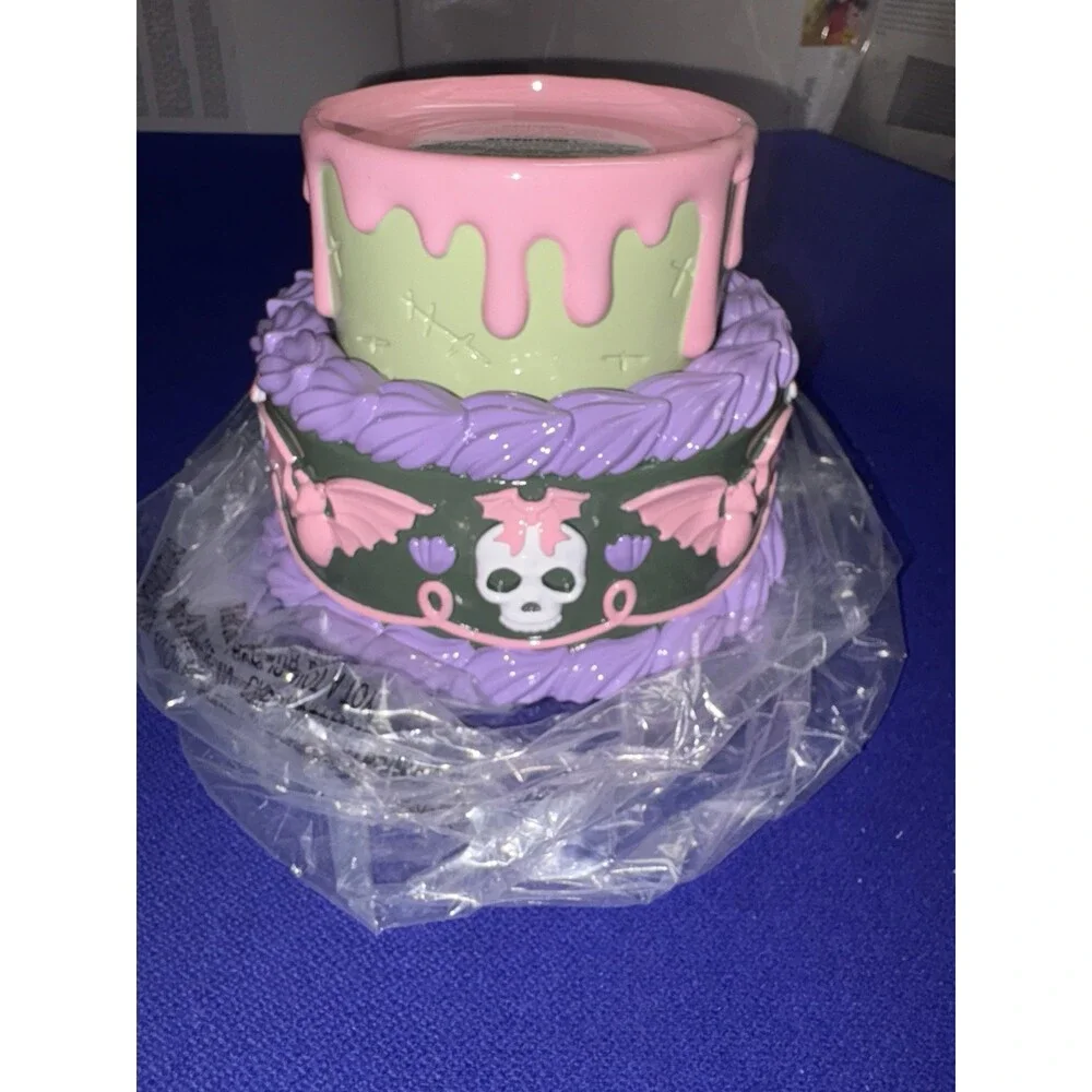 2025 Bath & Body Works Halloween Cake 3-Wick Candle Holder NEW - Picture 1 of 10